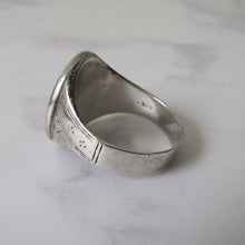 Cargar imagen en el visor de la galería, Mens Victorian 935 Silver Intaglio Ring. - MercyMadge