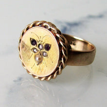 Lade das Bild in den Galerie-Viewer, Victorian 9ct Gold Signet Ring, Gem Set Engraved Bee. - MercyMadge