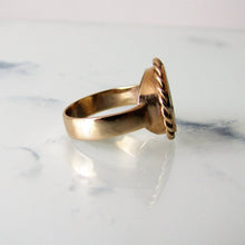 Lade das Bild in den Galerie-Viewer, Victorian 9ct Gold Signet Ring, Gem Set Engraved Bee. - MercyMadge