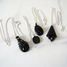 Charger l'image dans la galerie, Victorian Whitby Jet Mourning Pendant, Silver Chain. - MercyMadge