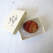 Charger l'image dans la galerie, Antique Scottish Banded Banded Agate Brooch. Edwardian Rolled Gold Oval Carnelian Brooch. Antique Scottish Pebble Jewellery