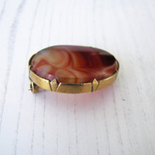 Charger l'image dans la galerie, Antique Scottish Banded Banded Agate Brooch. Edwardian Rolled Gold Oval Carnelian Brooch. Antique Scottish Pebble Jewellery