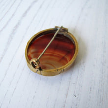 Charger l'image dans la galerie, Antique Scottish Banded Banded Agate Brooch. Edwardian Rolled Gold Oval Carnelian Brooch. Antique Scottish Pebble Jewellery