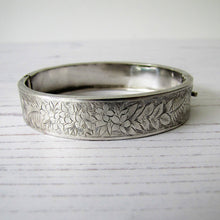 Charger l'image dans la galerie, Antique Victorian Silver Cuff Bracelet. Aesthetic Engraved Forget-me-Not & Fern Sweetheart Bracelet. Victorian Sterling Silver Narrow Bangle
