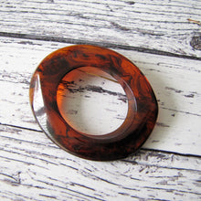Cargar imagen en el visor de la galería, Huge 1930s Art Deco Amber Bakelite  Brooch. Abstract Ellipse Brooch. Translucent Root Beer Bakelite Statement Ring Brooch.