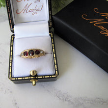 Charger l'image dans la galerie, Antique Edwardian Red Garnet & Diamond 9ct Gold Ring. 3 Stone Carved Gold Boat Style Ring, Chester 1911, Size 5.75 US / L UK / 51.5 EU