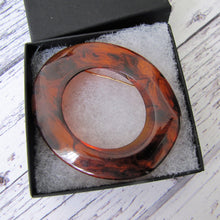 Cargar imagen en el visor de la galería, Huge 1930s Art Deco Amber Bakelite  Brooch. Abstract Ellipse Brooch. Translucent Root Beer Bakelite Statement Ring Brooch.