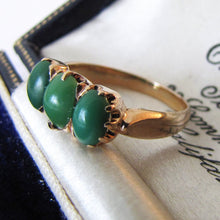 Charger l'image dans la galerie, Victorian 15ct Gold Chrysoprase Ring. Antique 3-Stone Green Chalcedony Gold Ring. Scottish Yellow Gold Trilogy Ring, US 6-1/2 /UK M-1/2