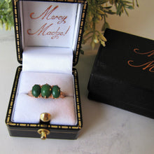 Charger l'image dans la galerie, Victorian 15ct Gold Chrysoprase Ring. Antique 3-Stone Green Chalcedony Gold Ring. Scottish Yellow Gold Trilogy Ring, US 6-1/2 /UK M-1/2