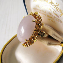 Cargar imagen en el visor de la galería, Vintage 18ct Gold & Jade Ring. 20 Carat Lavender Jade Cocktail Ring. 1970s Modernist Floral Statement Ring, Size US 8-1/2, UK Q-1/2, EU 58