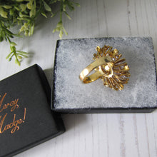 Cargar imagen en el visor de la galería, Vintage 18ct Gold & Jade Ring. 20 Carat Lavender Jade Cocktail Ring. 1970s Modernist Floral Statement Ring, Size US 8-1/2, UK Q-1/2, EU 58