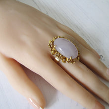 Cargar imagen en el visor de la galería, Vintage 18ct Gold & Jade Ring. 20 Carat Lavender Jade Cocktail Ring. 1970s Modernist Floral Statement Ring, Size US 8-1/2, UK Q-1/2, EU 58