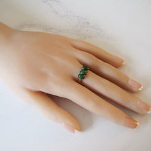 Charger l'image dans la galerie, Victorian 15ct Gold Chrysoprase Ring. Antique 3-Stone Green Chalcedony Gold Ring. Scottish Yellow Gold Trilogy Ring, US 6-1/2 /UK M-1/2