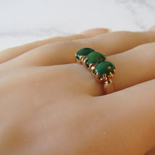 Charger l'image dans la galerie, Victorian 15ct Gold Chrysoprase Ring. Antique 3-Stone Green Chalcedony Gold Ring. Scottish Yellow Gold Trilogy Ring, US 6-1/2 /UK M-1/2