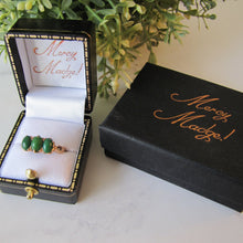 Charger l'image dans la galerie, Victorian 15ct Gold Chrysoprase Ring. Antique 3-Stone Green Chalcedony Gold Ring. Scottish Yellow Gold Trilogy Ring, US 6-1/2 /UK M-1/2