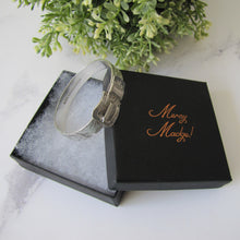 Cargar imagen en el visor de la galería, Vintage English Silver Buckle Bracelet Cuff. Floral Engraved Sterling Silver Victorian Style Buckle Bangle, 1976 Hallmarks.