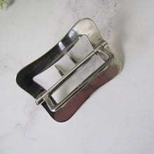 Carica l'immagine nel visualizzatore di Gallery, Antique Arts & Crafts Silver Buckle, Grey and Co. London, 1906. Large Sterling Silver Edwardian Dress Buckle. Antique Nurses Buckle