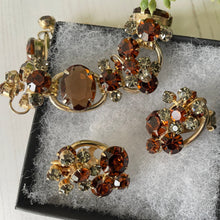 Carica l'immagine nel visualizzatore di Gallery, Vintage 1960s Juliana Bracelet and Earring Set. Delizza and Elster (D&E) Crystal Rhinestone Jewelry Set