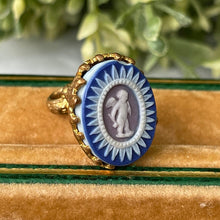 Charger l'image dans la galerie, Rare Georgian Pinchbeck Gold & Jasperware Cupid Pendant. Early Josiah Wedgwood Blue Jasper Ware Fob Style Pendant. Antique Georgian Jewelry