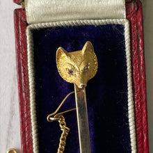 Lade das Bild in den Galerie-Viewer, Victorian 15ct Gold & Diamond Fox Head Bar Brooch Brooch In Original Case