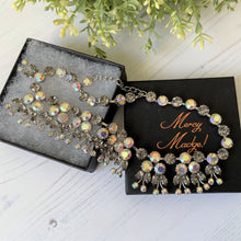 Lade das Bild in den Galerie-Viewer, Vintage 1950s Austrian Crystal Collar Necklace. Misty Grey Aurora Borealis Rhinestone Flower Necklace.