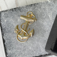 Cargar imagen en el visor de la galería, Vintage 1940s Fouled Anchor Sterling Silver Pin. United States Navy Patriotic Sweetheart Brooch, Vanguard NY. World War 2 Sweetheart Jewelry