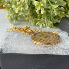 Cargar imagen en el visor de la galería, Antique 9ct Gold Locket & Chain. Edwardian/Art Deco Guilloche Engraved Round Locket On Belcher Chain