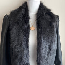 Cargar imagen en el visor de la galería, Antique 9ct Gold Locket & Chain. Edwardian/Art Deco Guilloche Engraved Round Locket On Belcher Chain