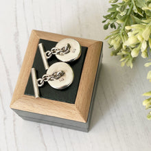 Carica l'immagine nel visualizzatore di Gallery, Vintage Sterling Silver & Hand Painted Enamel Fox Head Cufflinks. Equestrian Fox Hunting Jewellery. Vintage Jewellery Gift