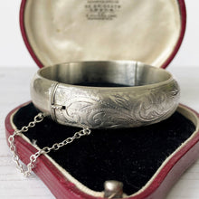 Cargar imagen en el visor de la galería, Vintage Victorian Style Silver Bracelet, Engraved Ferns. English Sterling Silver Hinged Bangle. Sweetheart Bracelet, Hallmarked 1959