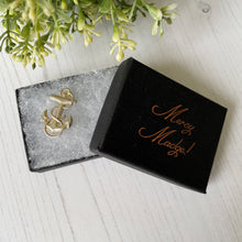 Cargar imagen en el visor de la galería, Vintage 1940s Fouled Anchor Sterling Silver Pin. United States Navy Patriotic Sweetheart Brooch, Vanguard NY. World War 2 Sweetheart Jewelry