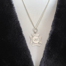Cargar imagen en el visor de la galería, Antique Victorian Sterling Silver Engraved Cross Pattée Fob. Aesthetic Engraved St John's Cross Necklace Pendant, British Hallmark 1896