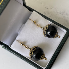 Lade das Bild in den Galerie-Viewer, Antique Whitby Jet Orb Earrings. Victorian/Edwardian Gold Filigree & Black Jet Bead Earrings. Antique Drop Earrings
