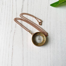 Cargar imagen en el visor de la galería, Antique Victorian 9ct Gold Compass Pendant Fob.
