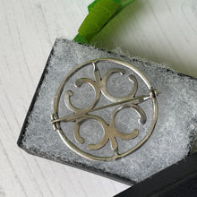 Cargar imagen en el visor de la galería, Vintage Ola Gorie St Magnus Cross Celtic Brooch. Scottish Sterling Silver Brooch, Edinburgh 1971