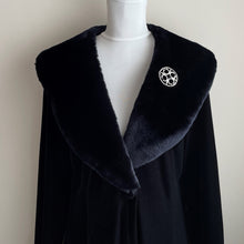 Cargar imagen en el visor de la galería, Vintage Ola Gorie St Magnus Cross Celtic Brooch. Scottish Sterling Silver Brooch, Edinburgh 1971