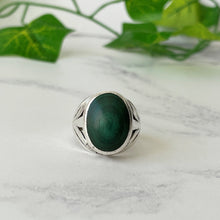 Cargar imagen en el visor de la galería, Antique Arts & Crafts Malachite Ring. Edwardian Sterling Silver Banded Green Agate Dome Ring. Unisex Statement Ring: Size US 9/UK S/EU 59