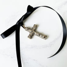 Cargar imagen en el visor de la galería, Antique Victorian Large Cross Pendant. Gold Engraved & Embossed Ivy Necklace Pendant. Antique Spiritual Christian Jewelry