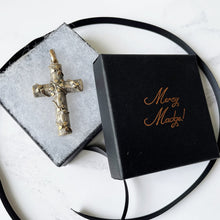 Cargar imagen en el visor de la galería, Antique Victorian Large Cross Pendant. Gold Engraved & Embossed Ivy Necklace Pendant. Antique Spiritual Christian Jewelry