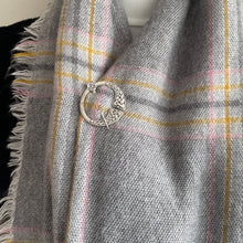 Charger l'image dans la galerie, Rare Antique Sterling Silver Celtic Knotwork Zoomorphic Penannular Pin. Scottish Sterling Silver Two Sided Plaid Brooch, Alexander Ritchie