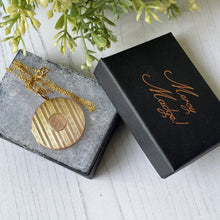 Cargar imagen en el visor de la galería, Antique 9ct Gold Locket & Chain. Edwardian/Art Deco Guilloche Engraved Round Locket On Belcher Chain