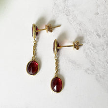 Cargar imagen en el visor de la galería, Vintage 18ct Gold Bohemian Garnet Earrings. Art Deco Revival Red Garnet Pendant Earrings. Cushion & Oval Cut Gold Dangle Earrings