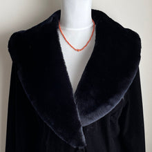 Cargar imagen en el visor de la galería, Antique Red Coral Graduated Bead Necklace. 1920s Salmon Pink Natural Mediterranean Coral Necklace, Hand Knotted, Gold Clasp, 16-1/2" 46cm