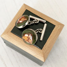 Carica l'immagine nel visualizzatore di Gallery, Vintage Sterling Silver & Hand Painted Enamel Fox Head Cufflinks. Equestrian Fox Hunting Jewellery. Vintage Jewellery Gift
