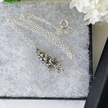 Charger l'image dans la galerie, Vintage James Avery Silver Pendant Necklace. Retired JA Pendant/Charm, Bunch Of Bluebonnet Flowers. Texas State Flower Sterling Pendant