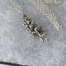 Charger l'image dans la galerie, Vintage James Avery Silver Pendant Necklace. Retired JA Pendant/Charm, Bunch Of Bluebonnet Flowers. Texas State Flower Sterling Pendant