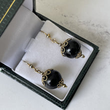 Lade das Bild in den Galerie-Viewer, Antique Whitby Jet Orb Earrings. Victorian/Edwardian Gold Filigree & Black Jet Bead Earrings. Antique Drop Earrings