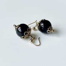 Lade das Bild in den Galerie-Viewer, Antique Whitby Jet Orb Earrings. Victorian/Edwardian Gold Filigree & Black Jet Bead Earrings. Antique Drop Earrings