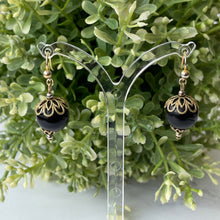 Lade das Bild in den Galerie-Viewer, Antique Whitby Jet Orb Earrings. Victorian/Edwardian Gold Filigree & Black Jet Bead Earrings. Antique Drop Earrings