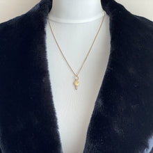 Charger l'image dans la galerie, Victorian 9ct Gold Pocket Watch Key. Antique Gold Miniature Key Pendant/Charm/Fob. Ladies Pocket Watch Winder Key For Albertina Bracelet.